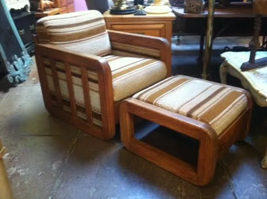 Football Season 80s Club Chair and Ottoman Casa Victoria